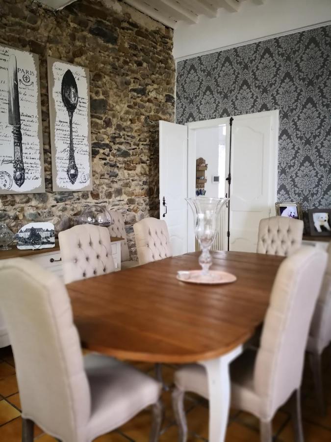 Chateau De Heaas Feas Dış mekan fotoğraf